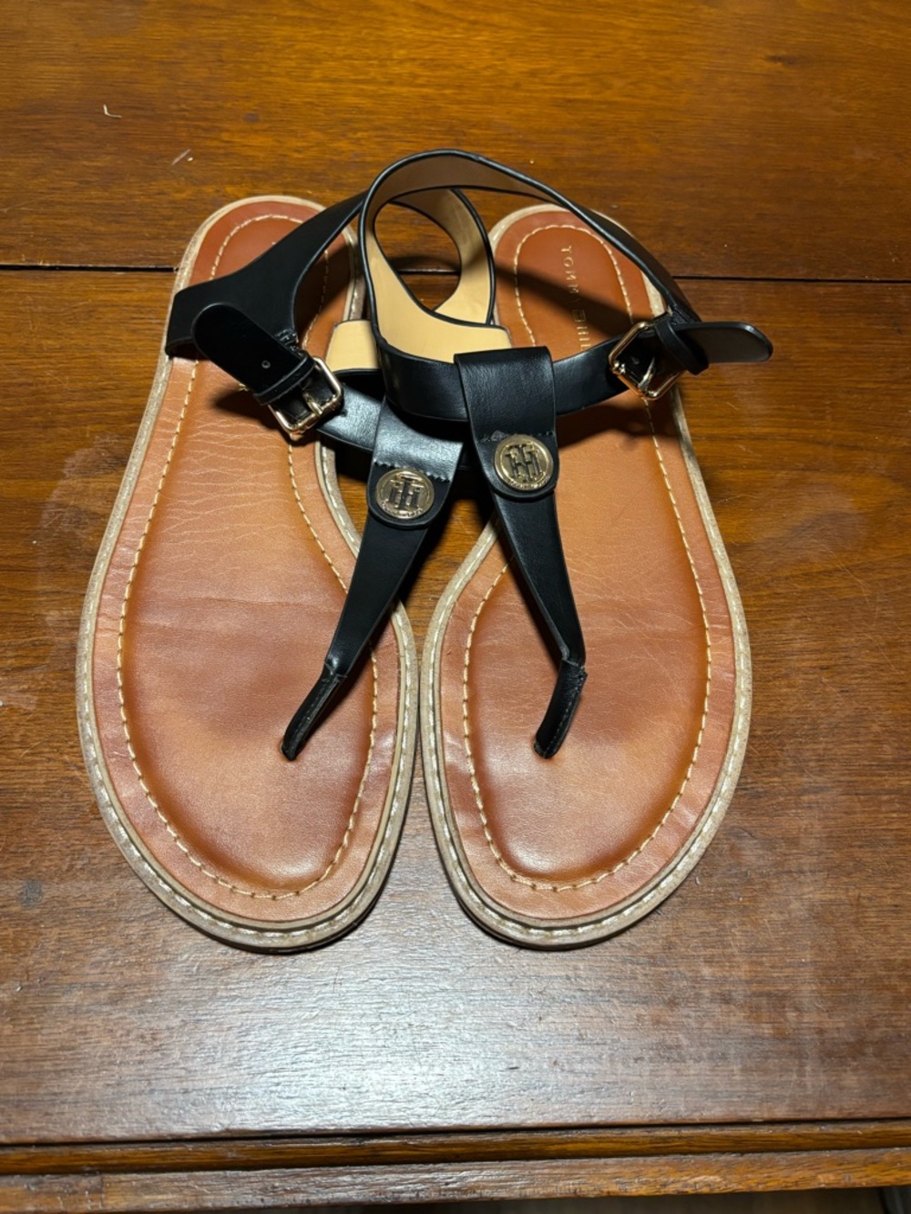Tommy Hilfiger Women’s Bennia Flat Black Thong Sandals Size 9.5 M